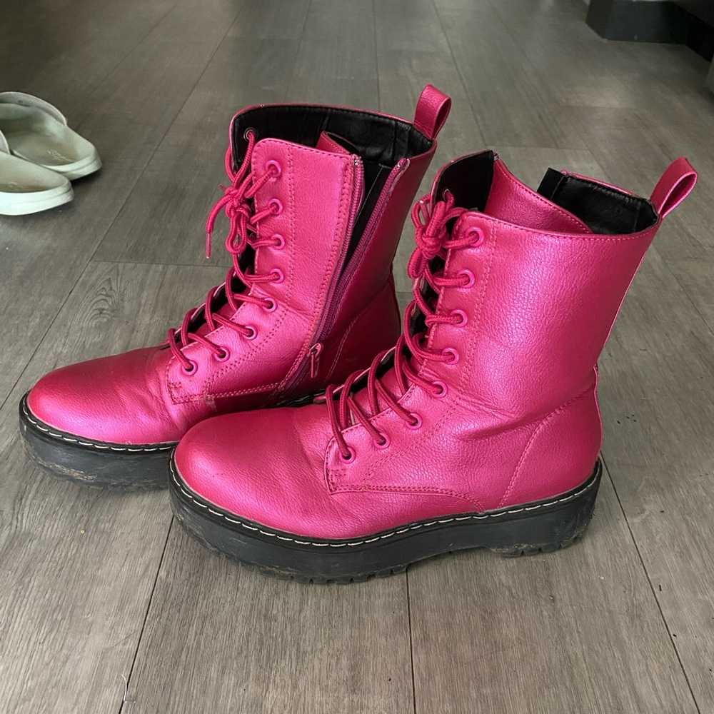 Unionbay fuschia hot pink combat boots size 8.5
